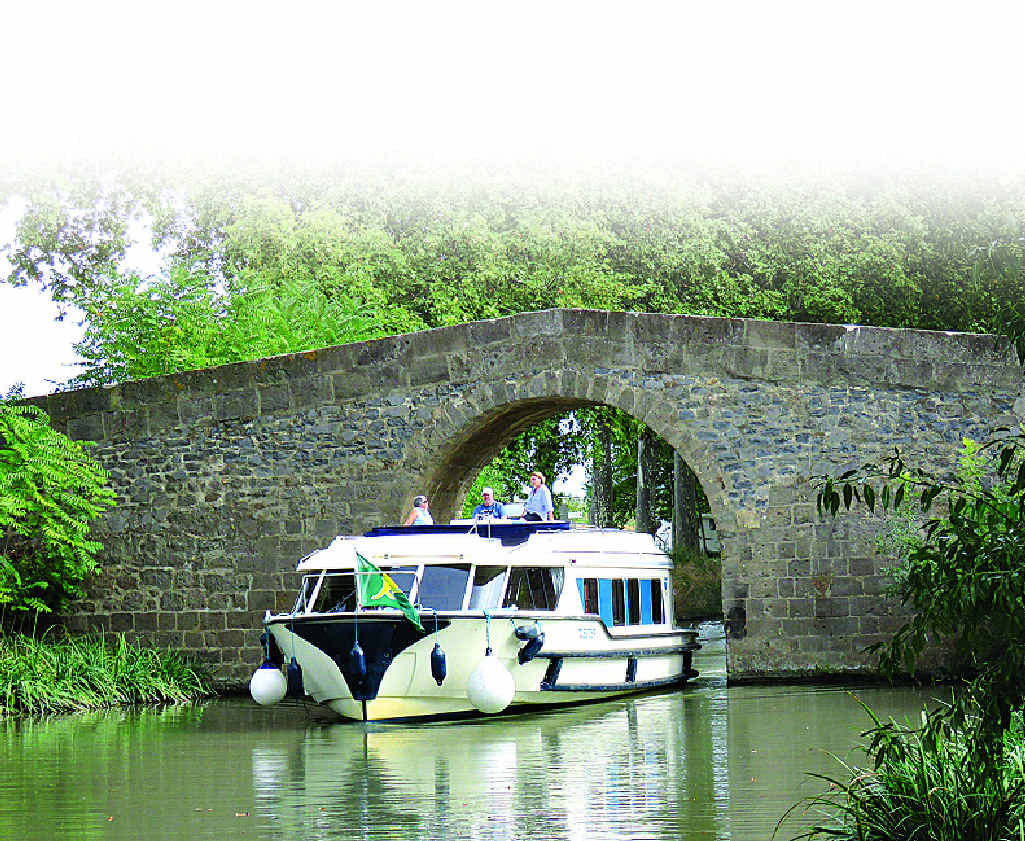 The Canal Du Midi can present some tight challenges on the way, but it’s all part of the adventure when you tour southern France by motor launch. The Canal Du Midi can present some tight challenges on the way, but it’s all part of the adventure when you tour southern France by motor launch.